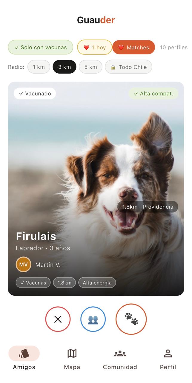 Pantalla de la app Guauder mostrando el perfil de Firulais con compatibilidad y distancia